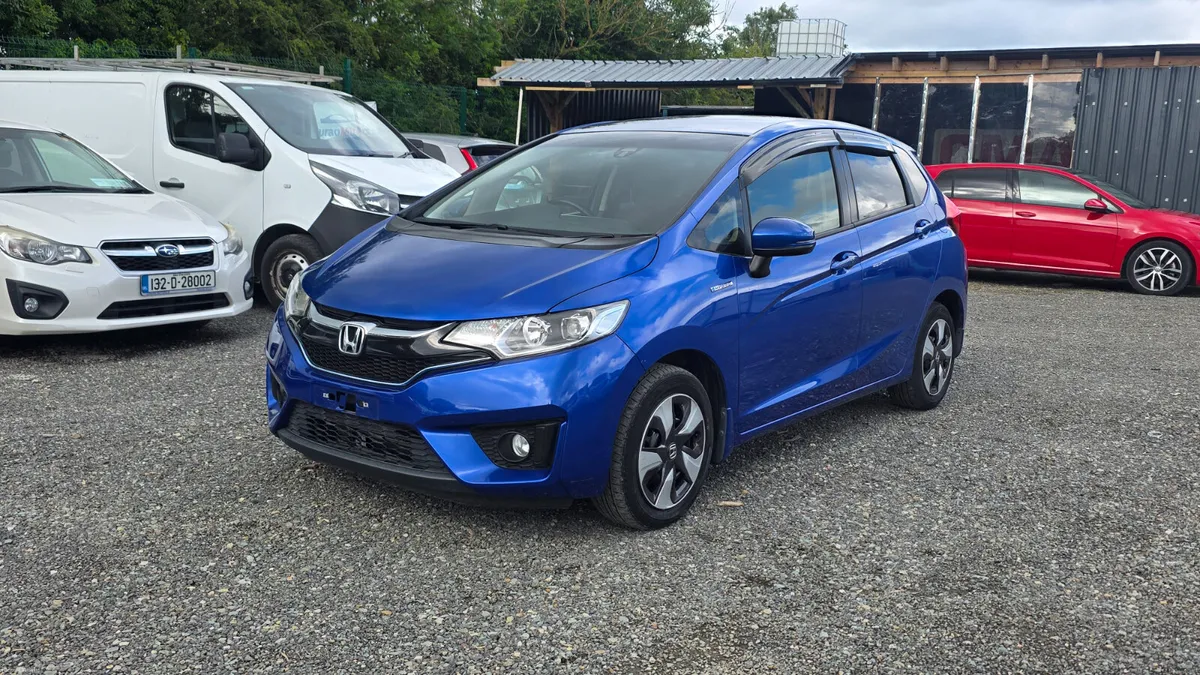 2015 Honda fit 1.5L Hybrid L-package self-charging - Image 3