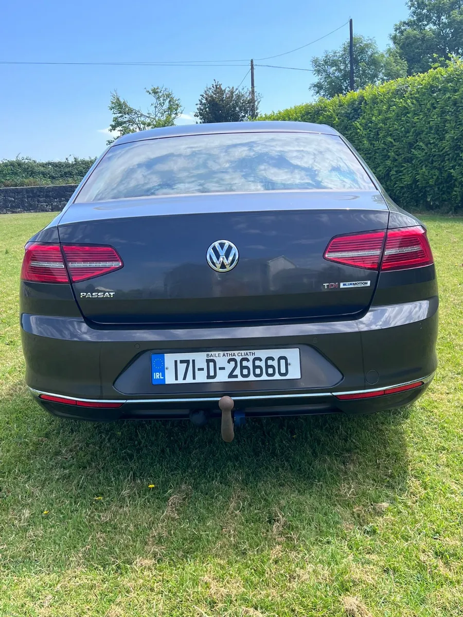 Volkswagen Passat 2017 - Image 2