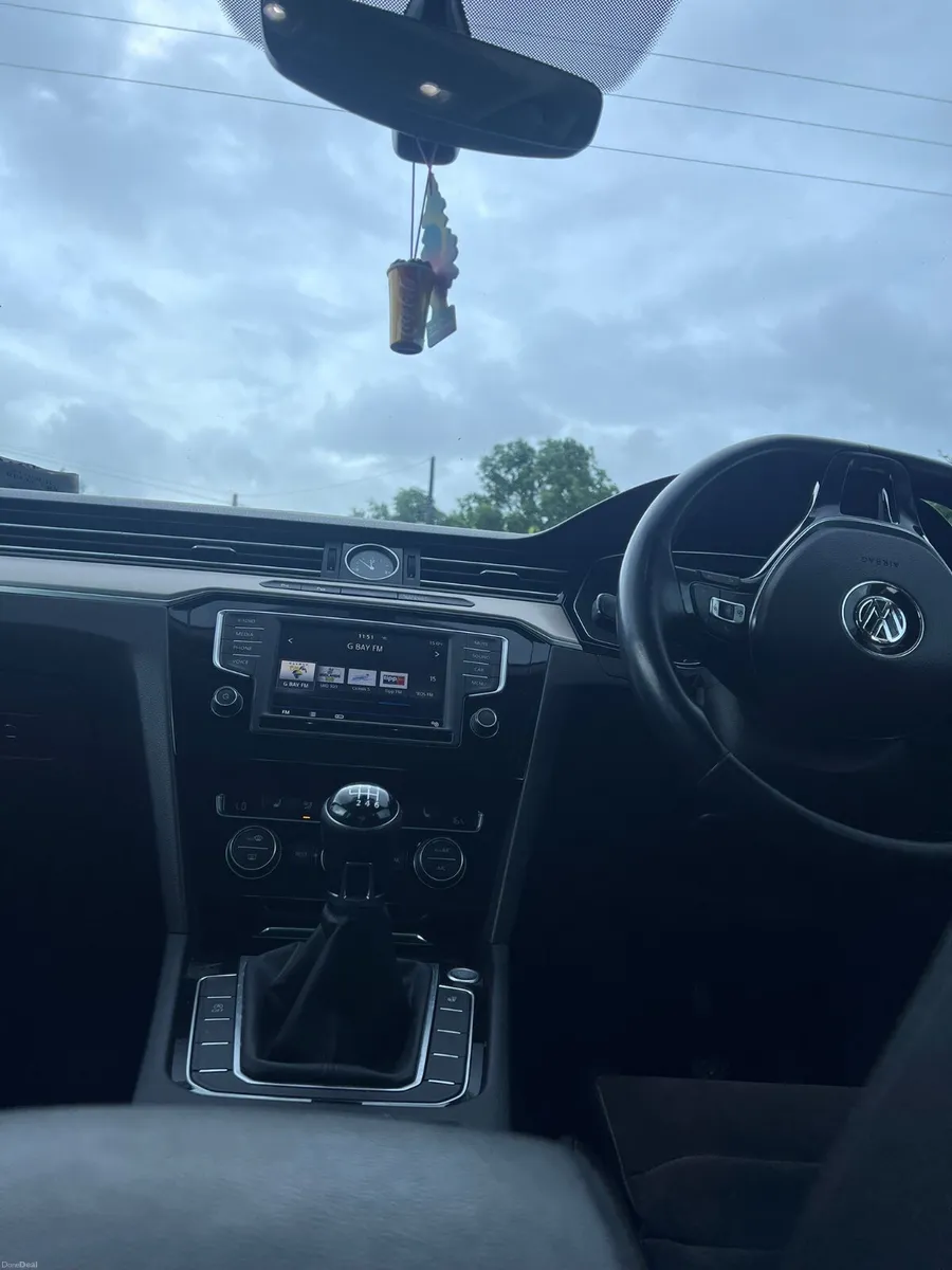 Volkswagen Passat 2017 - Image 6