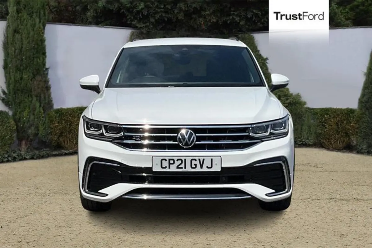 Volkswagen Tiguan 2.0 TDI 4Motion R-Line 5dr DSG** - Image 6