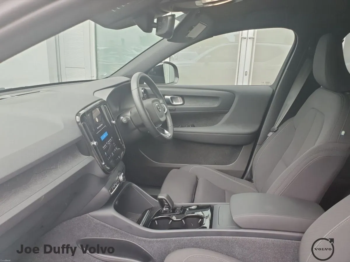 Volvo XC40 Plus Recharge Plus P6 Twin FWD 231 Pure - Image 6