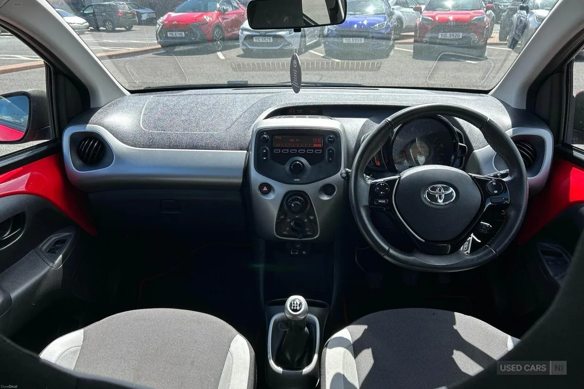 Toyota Aygo 1.0 VVT-i x-play Euro 5 5dr Euro 5 - Image 5