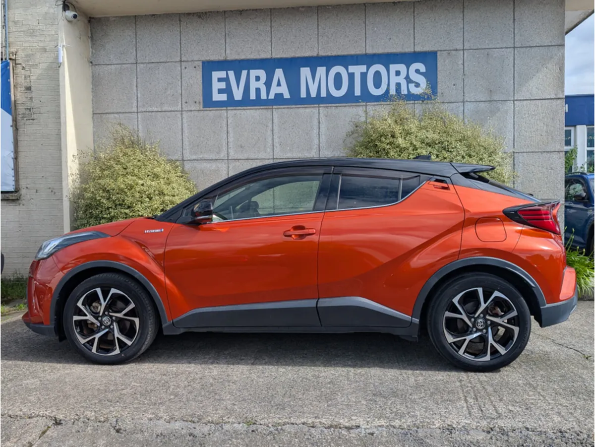 Toyota C-HR SOL HYBRID AUTOMATIC 1.8 PETROL //HALF - Image 4