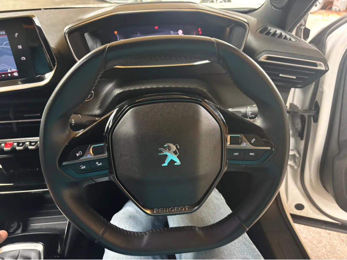 Peugeot 2008 ALLURE 1.2 100 6.4 4DR - Image 2