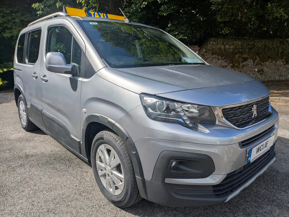 Peugeot Rifter Wheelchair Accessible Taxi - Image 3