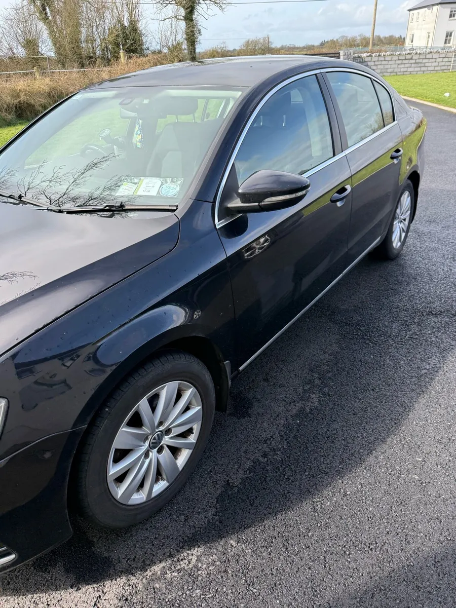 Volkswagen Passat - Image 2