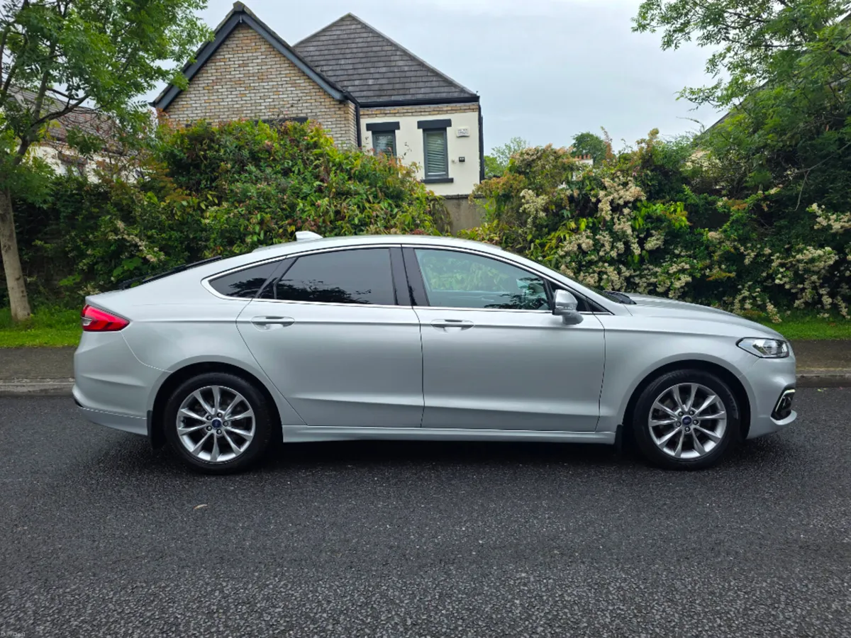 Ford Mondeo Titanium 5D 2.0TD150 M6 FWD 4D - Image 2