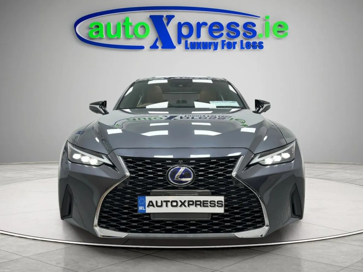 Lexus IS Panoramic Sunroof VERSION L - Image 3