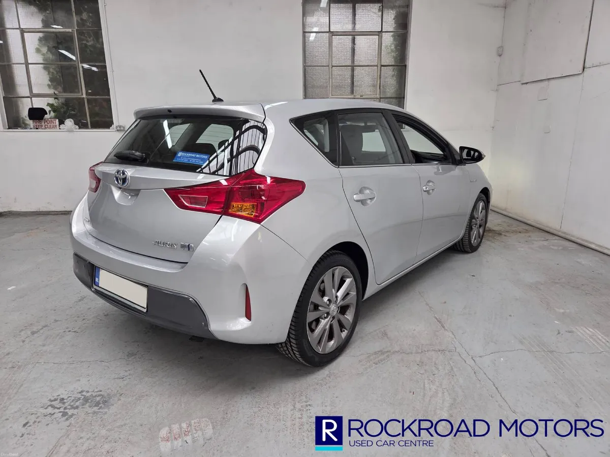 Toyota Auris Hybrid Luxury, 2014 - Image 3