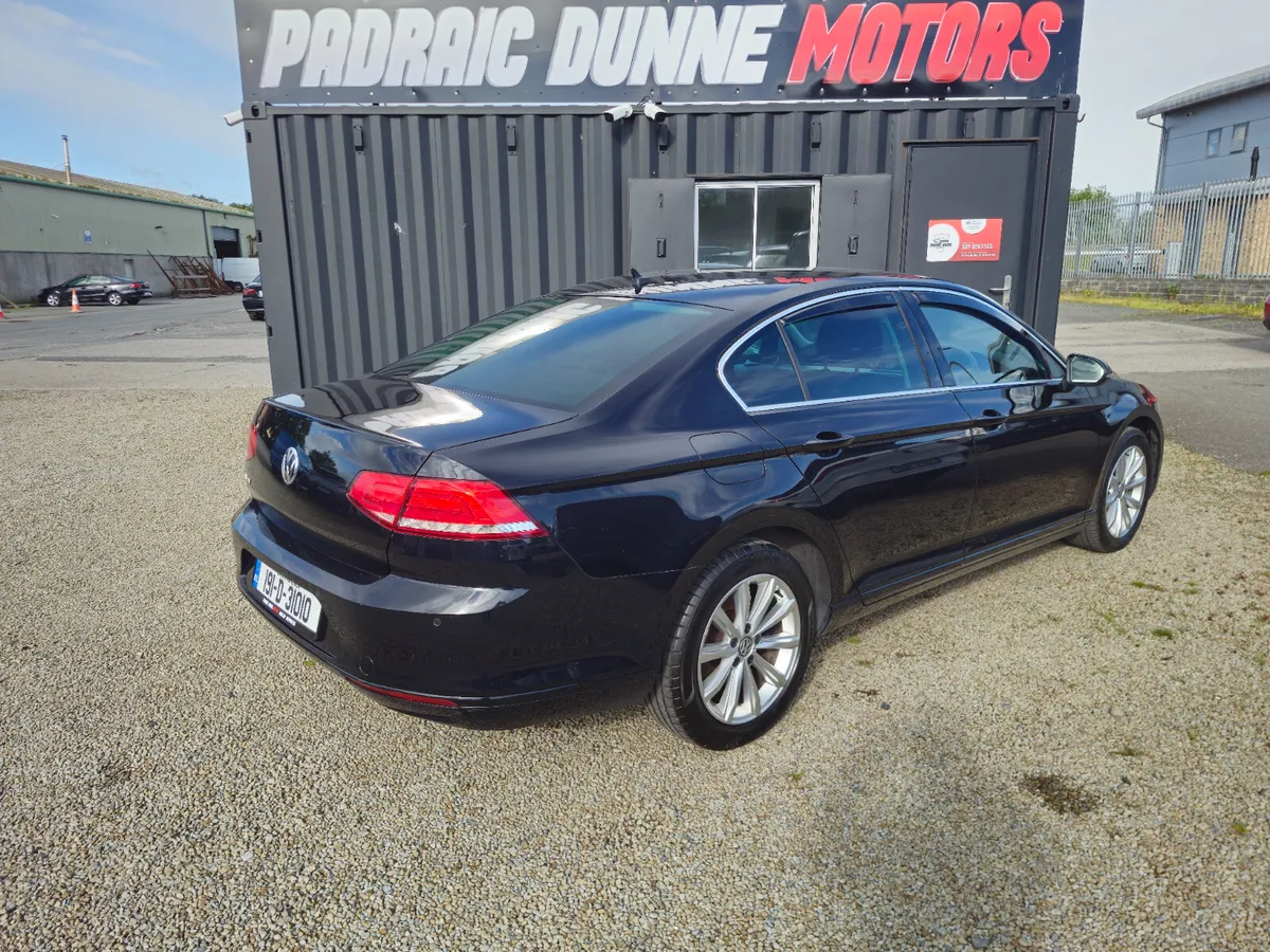 191 Volkswagen Passat DSG 2.0TDi - Image 4