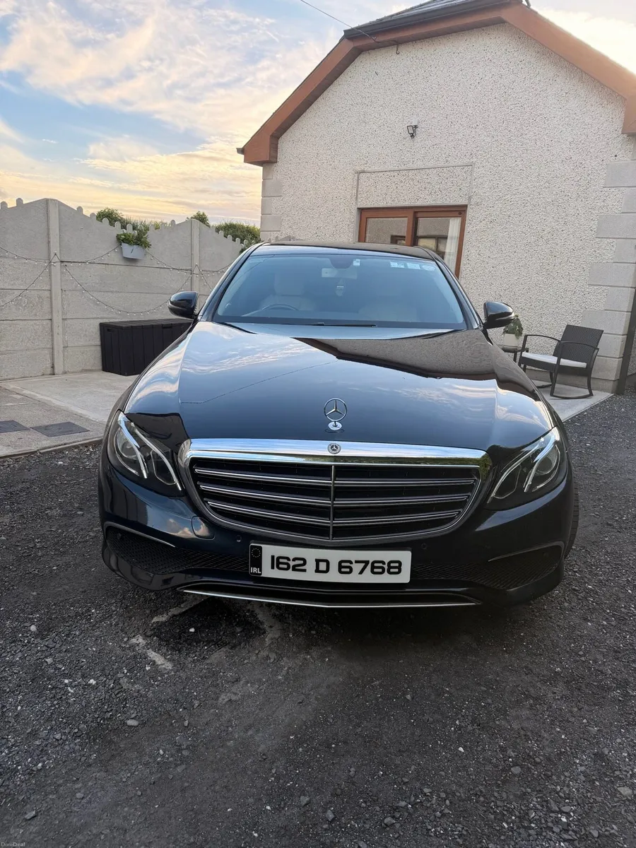 E220d Mercedes Benz - Image 4