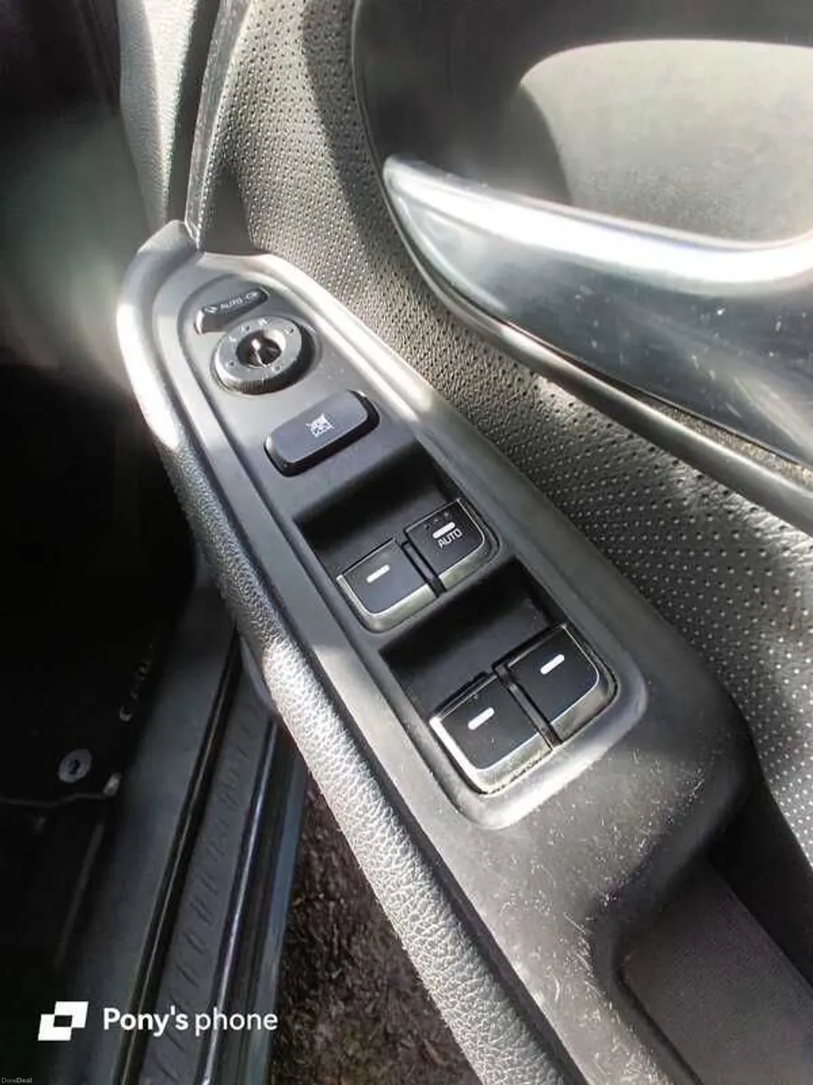 2014 Kia Carens - Image 3