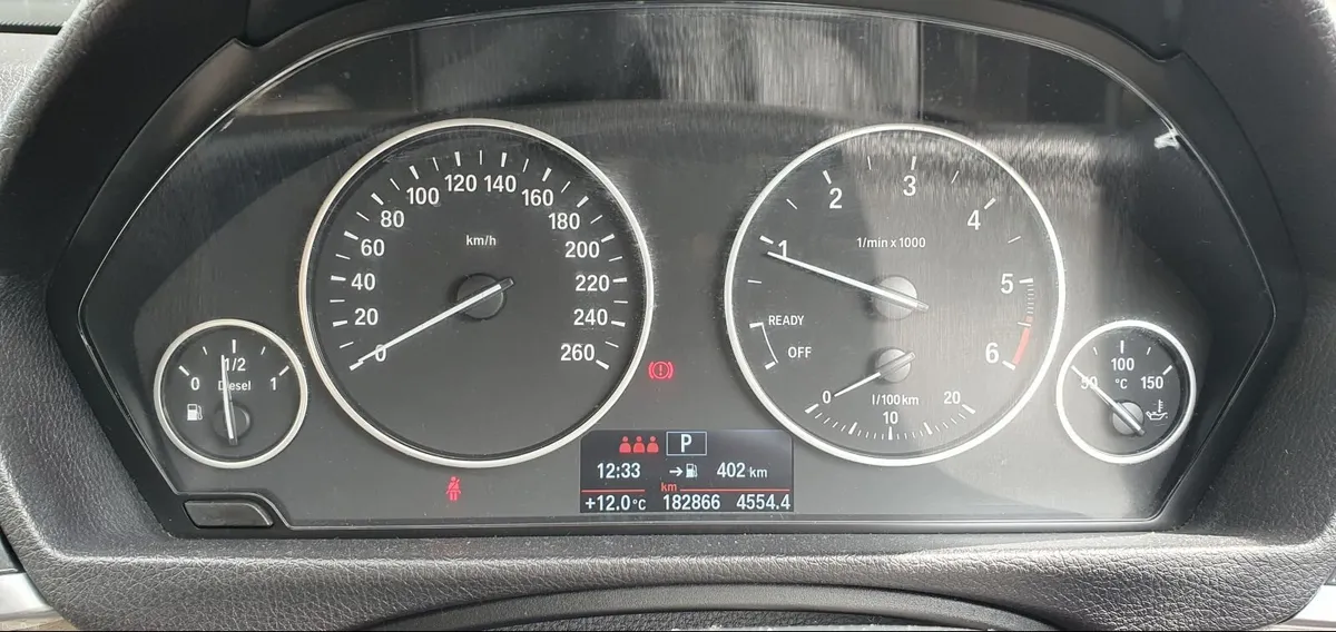 BMW 3-Series 2016 - Image 2