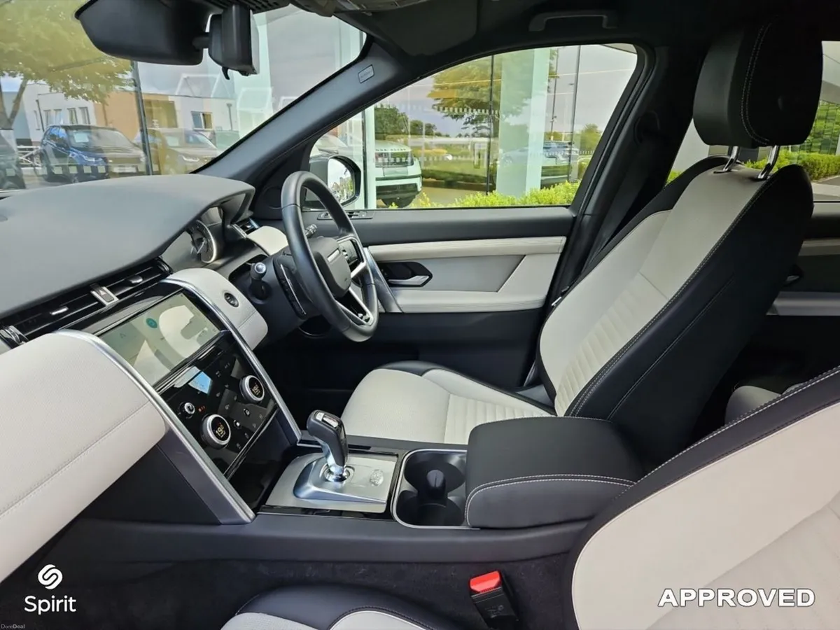 Land Rover Discovery Sport 1.5 I3 PHEV AWD R-Dynam - Image 3