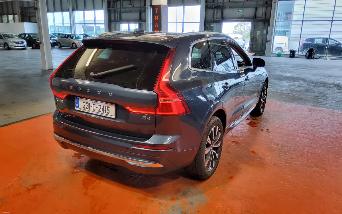 Volvo XC60 2023 - Image 4