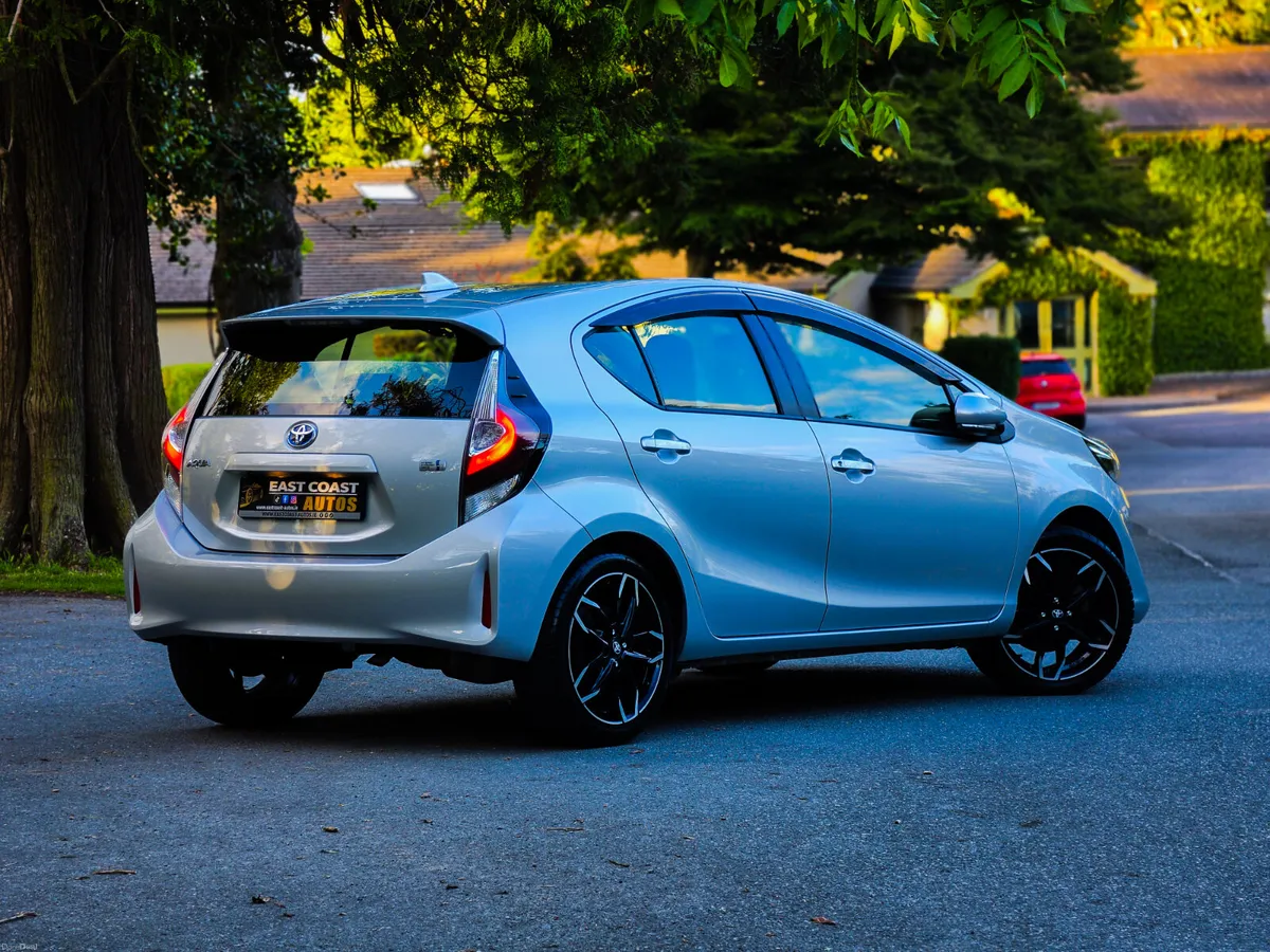 2020 Toyota Aqua 1.5 Petrol Hybrid Automatic - Image 5