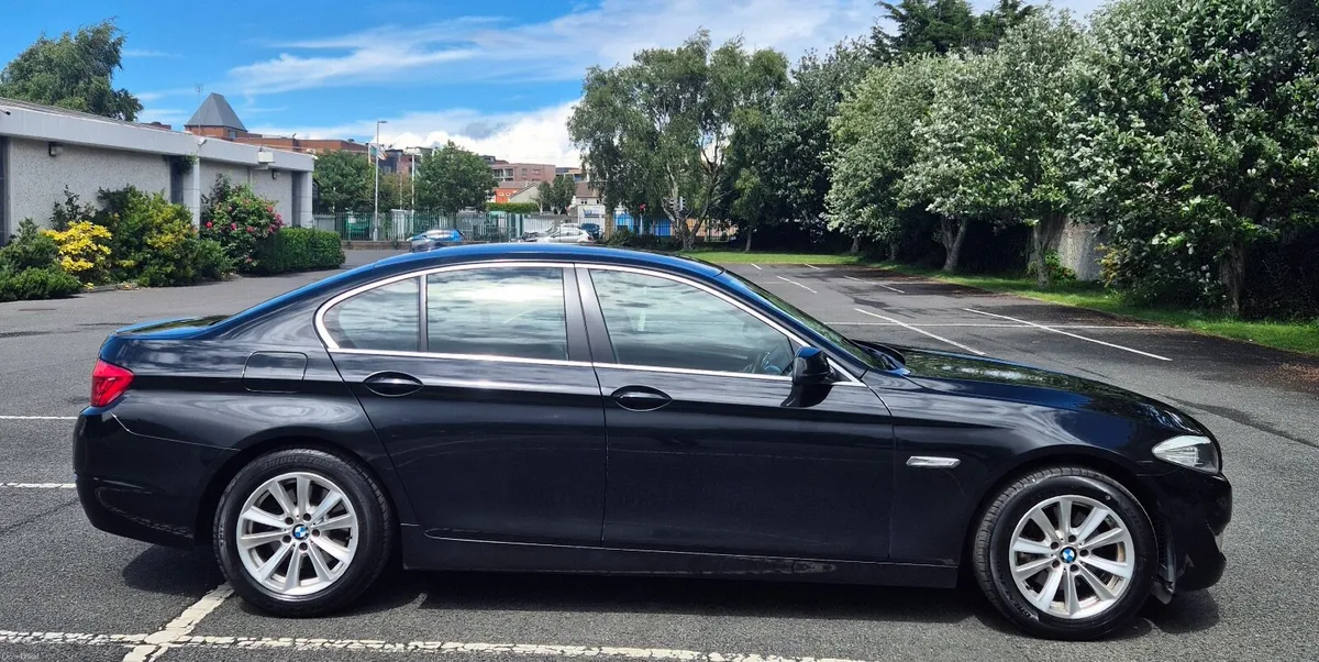 BMW 5-Series 2012 - Image 2