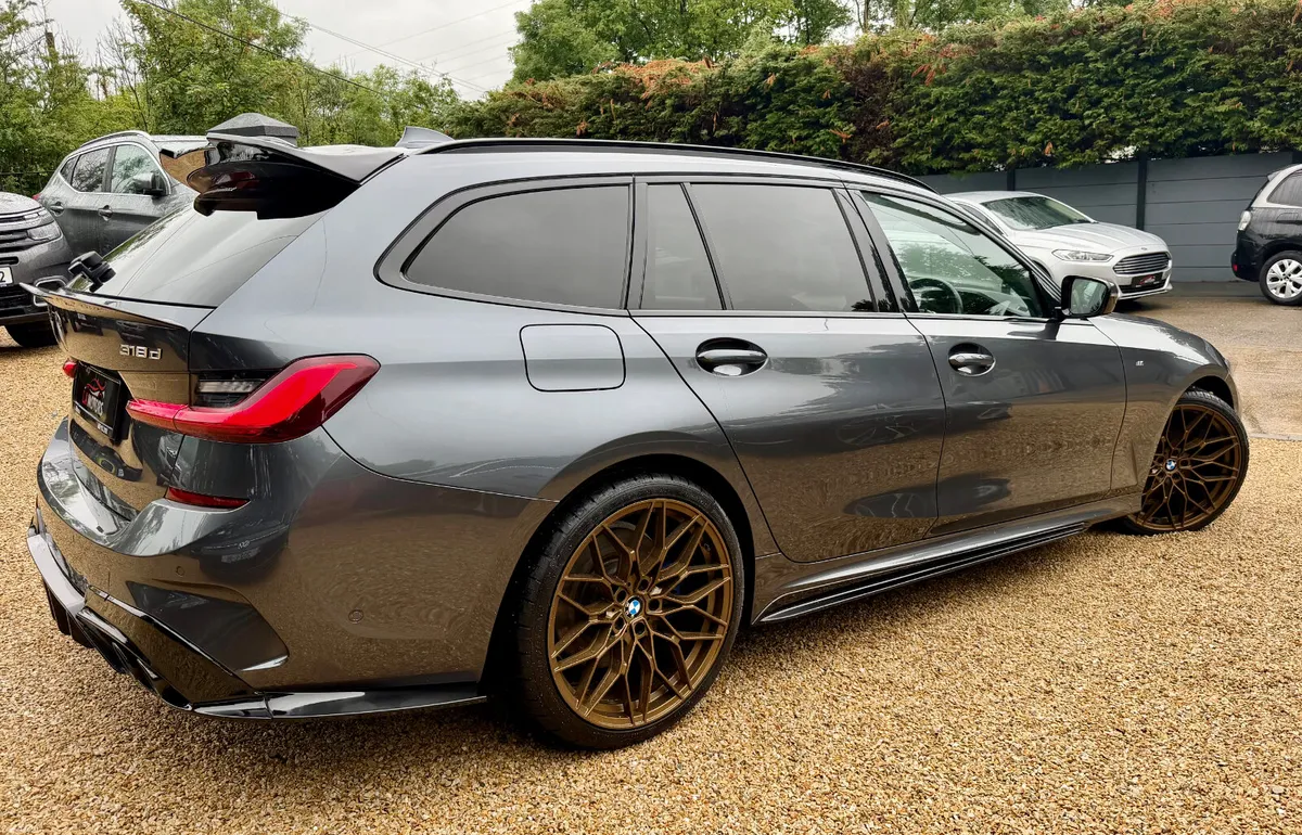 2020 BMW 318D M-Sport Wagon 😍 - Image 2