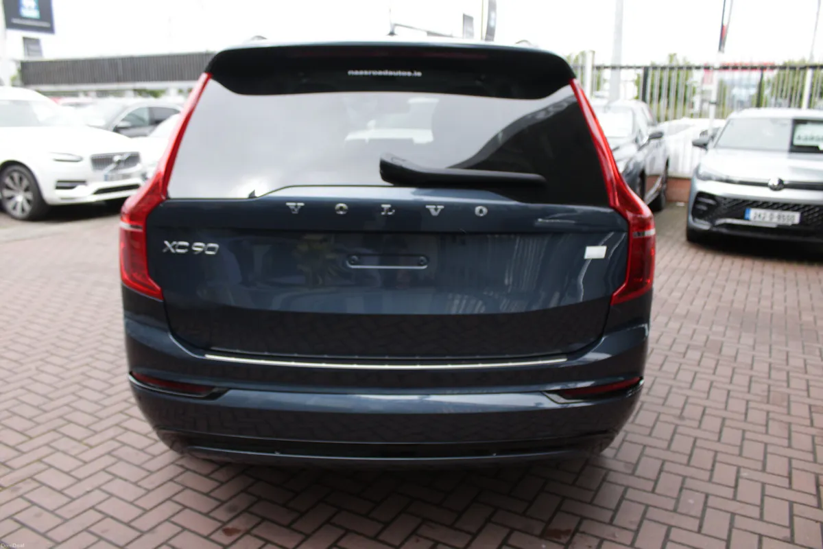 T8 AWD INSCRIPTION DARK LABEL 5DR 7 SEATER PAN ROO - Image 5