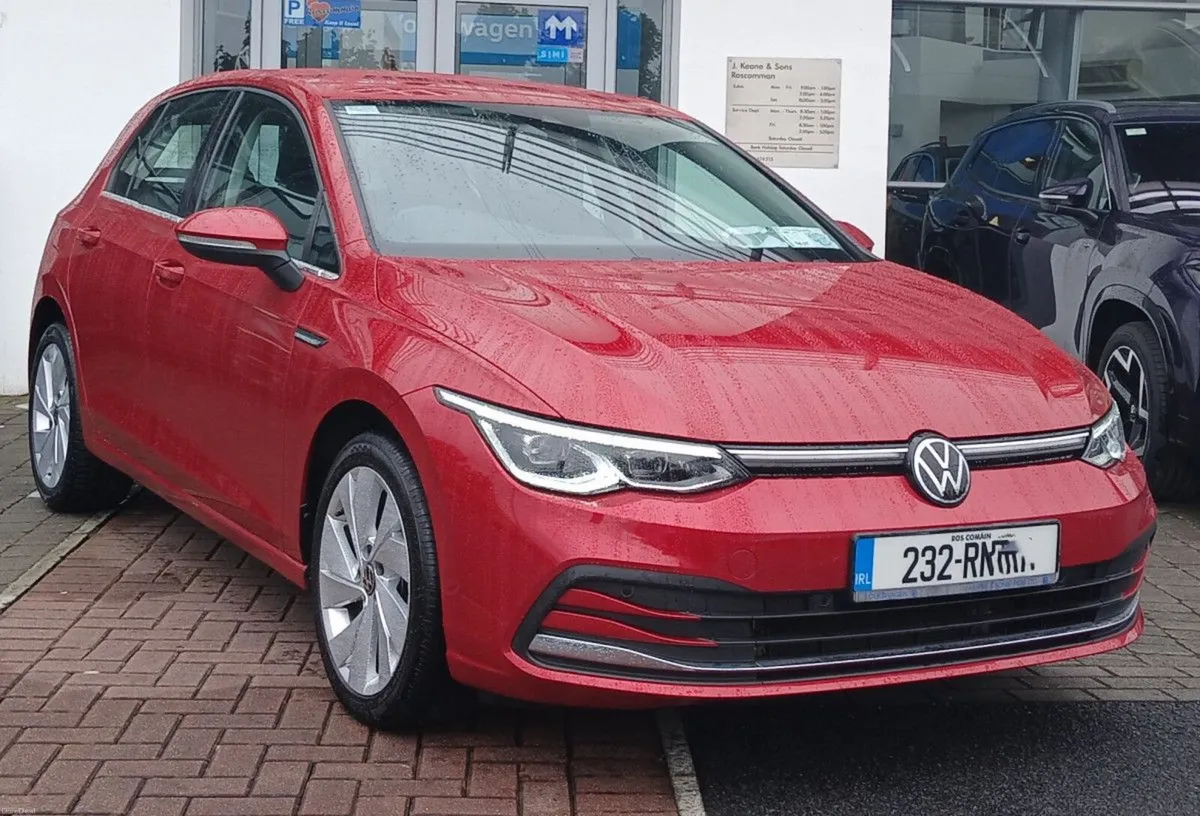 Volkswagen Golf Style 2.0 TDI 115HP **SAT NAV, APP - Image 1