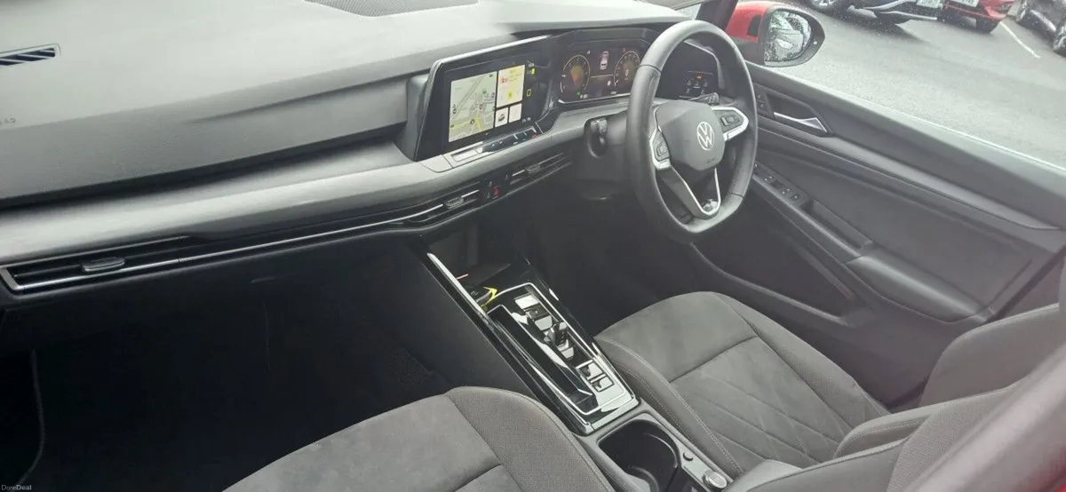 Volkswagen Golf Style 2.0 TDI 115HP **SAT NAV, APP - Image 3