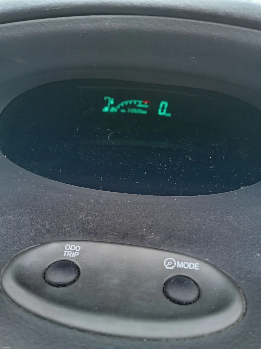 Toyota Yaris 2004 - Image 2