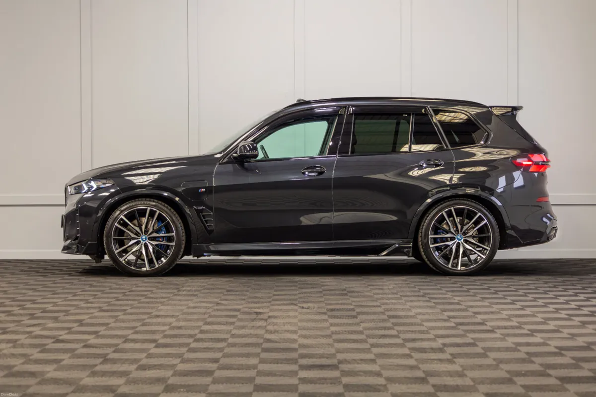 2025 BMW X5 X-Drive 50e M-Sport - Image 3