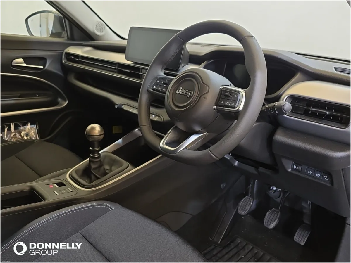 Jeep Avenger Hatchback Summit - Image 4
