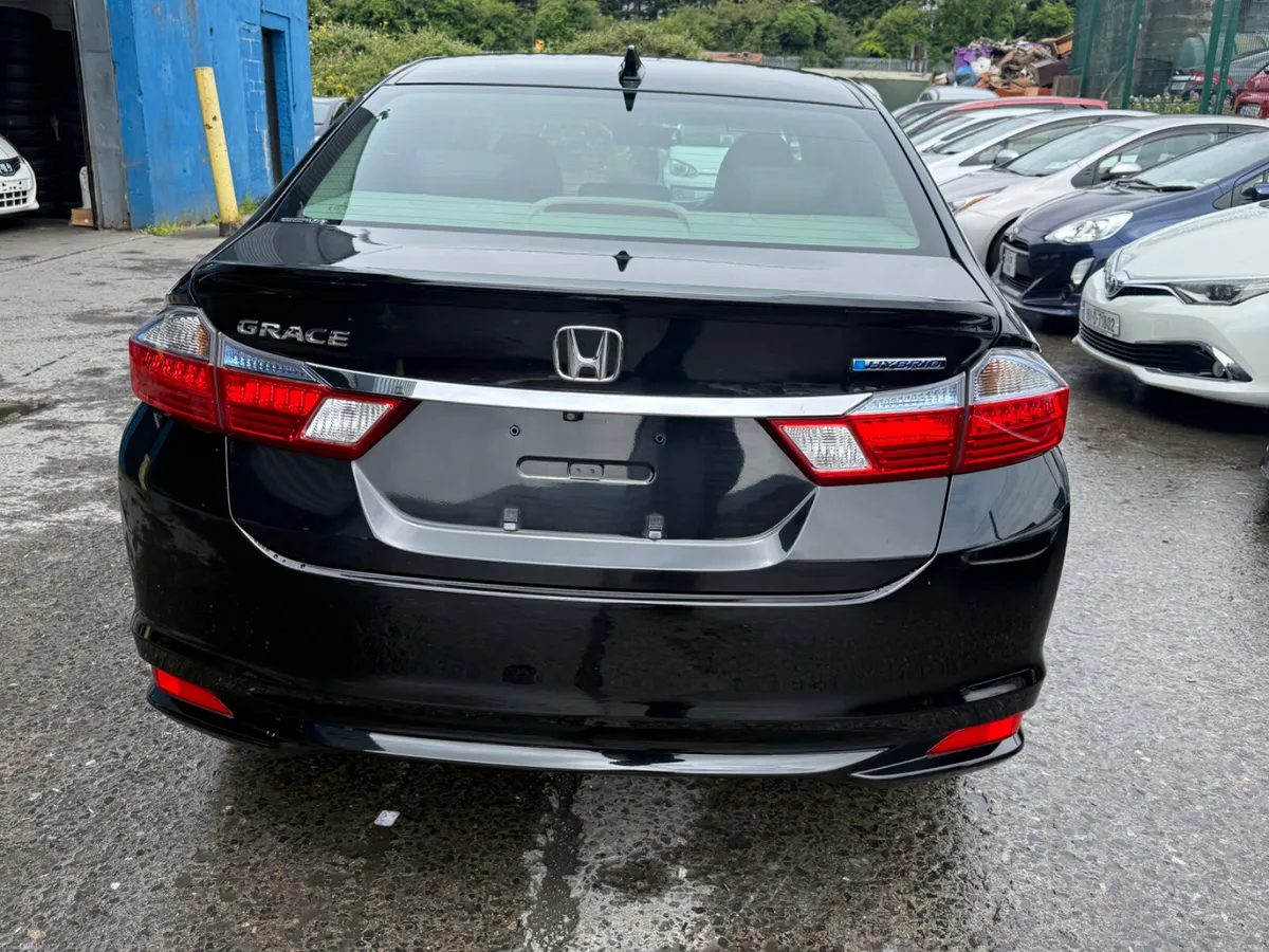 2015 Honda Grace Automatic Hyrbid - Image 4