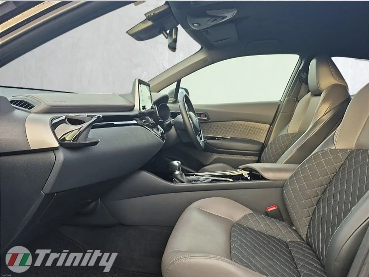 Toyota C-HR ** 1.8 HYBRID ** AUTO ** HUGE SPEC ** - Image 6