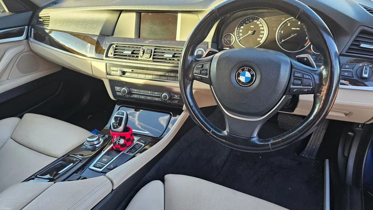 BMW 5-Series 2010 - Image 3