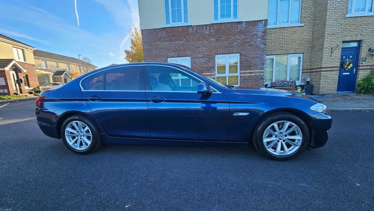 BMW 5-Series 2010 - Image 6