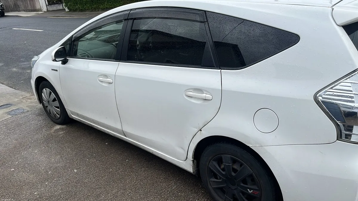 2013 Toyota Prius Alph 1.8L 2013 Hybrid + Petrol - Image 6