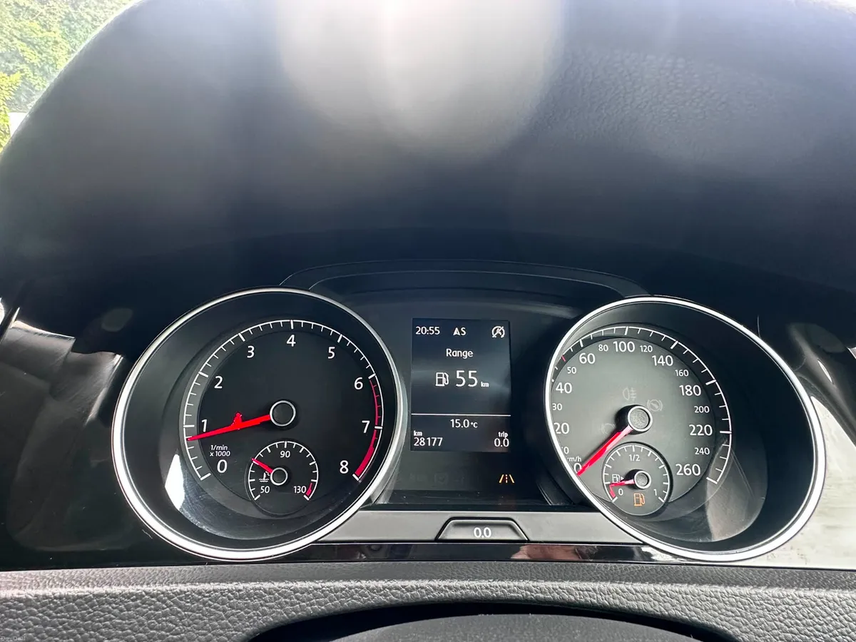 Volkswagen Golf 2016 28K KM& Car play - Image 6
