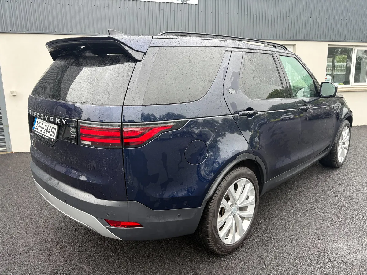 221 Land Rover Discovery 3.0 D300 SD6 SE Commerial - Image 4