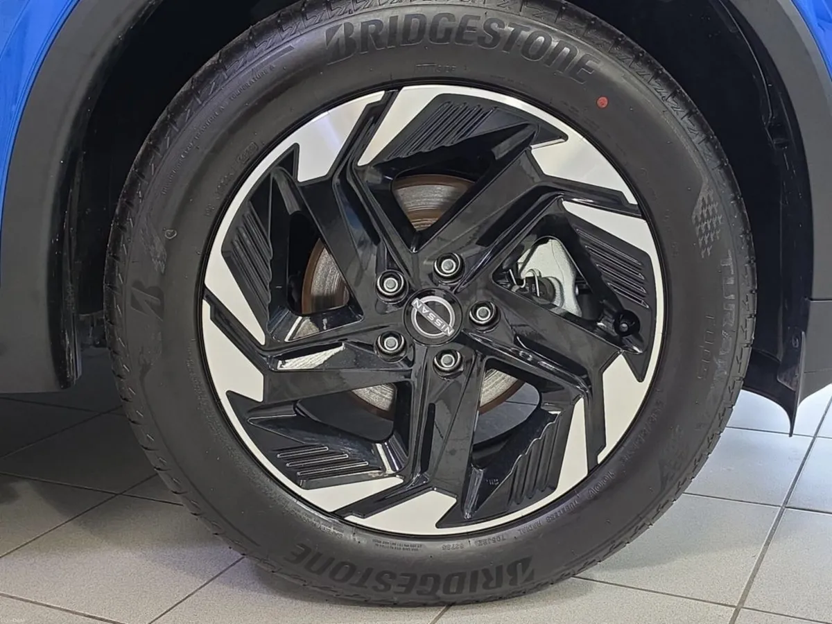 Nissan Qashqai 1.3 PET MILD HYBRID SV PREMIUM *EX - Image 6