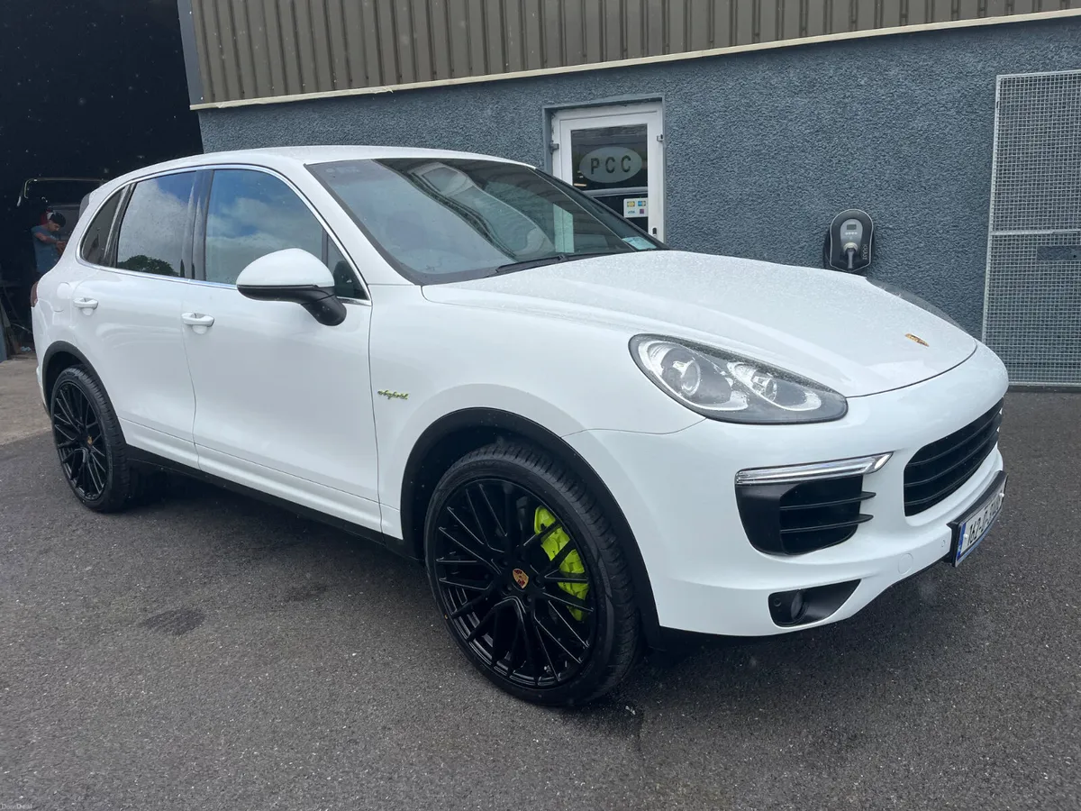 Porsche Cayenne 2016**Fab Machine** - Image 2