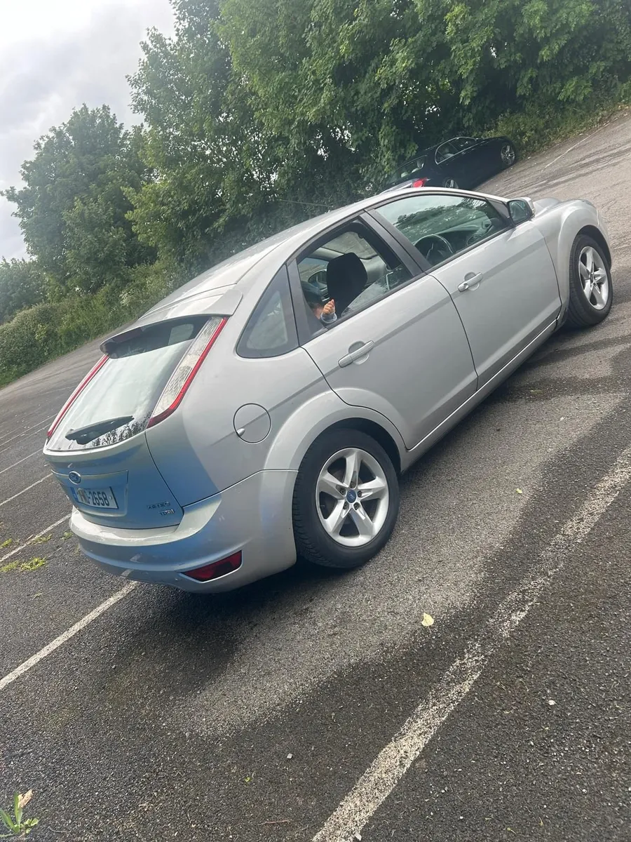 Ford Focus 2011 - Image 2