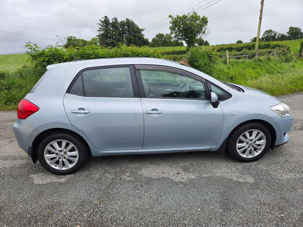 Toyota Auris 2008 - Image 2