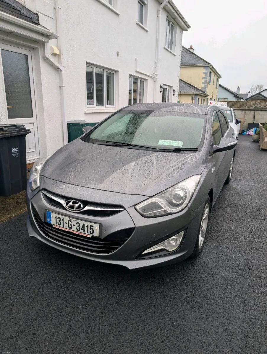 Graphite Grey Hyundai I40 Saloon - Image 2
