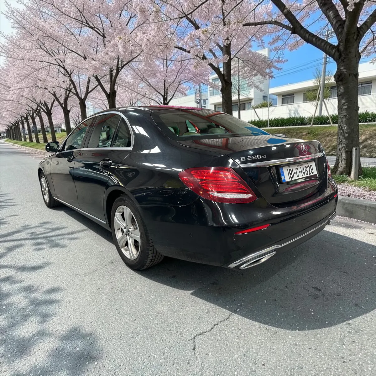 2018 Mercedes-Benz E-220 SE Automatic - Image 3