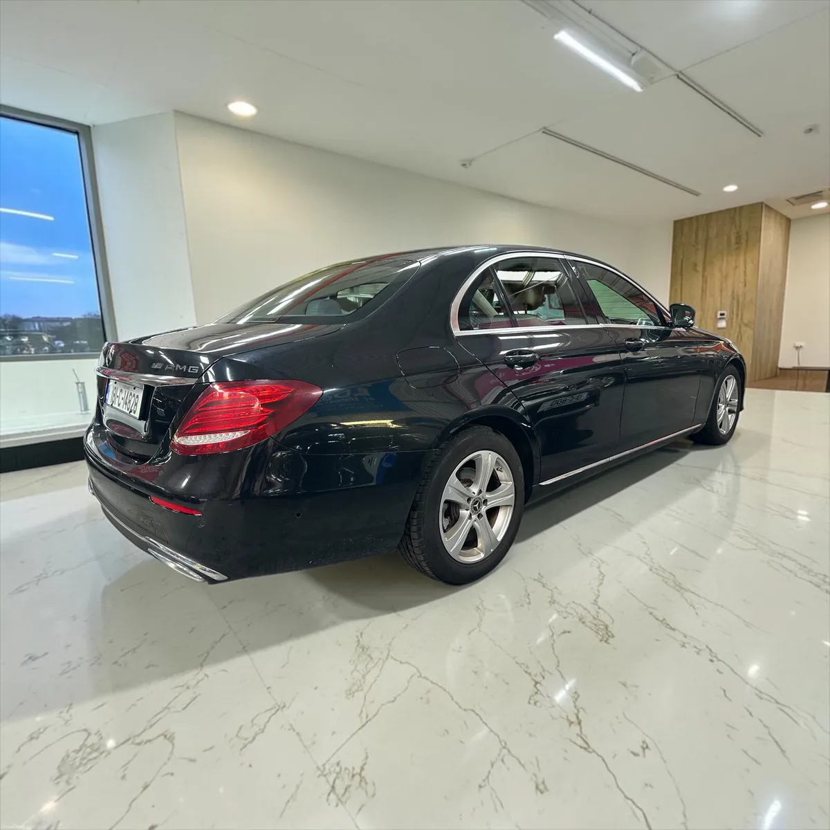 2018 Mercedes-Benz E-220 SE Automatic - Image 2
