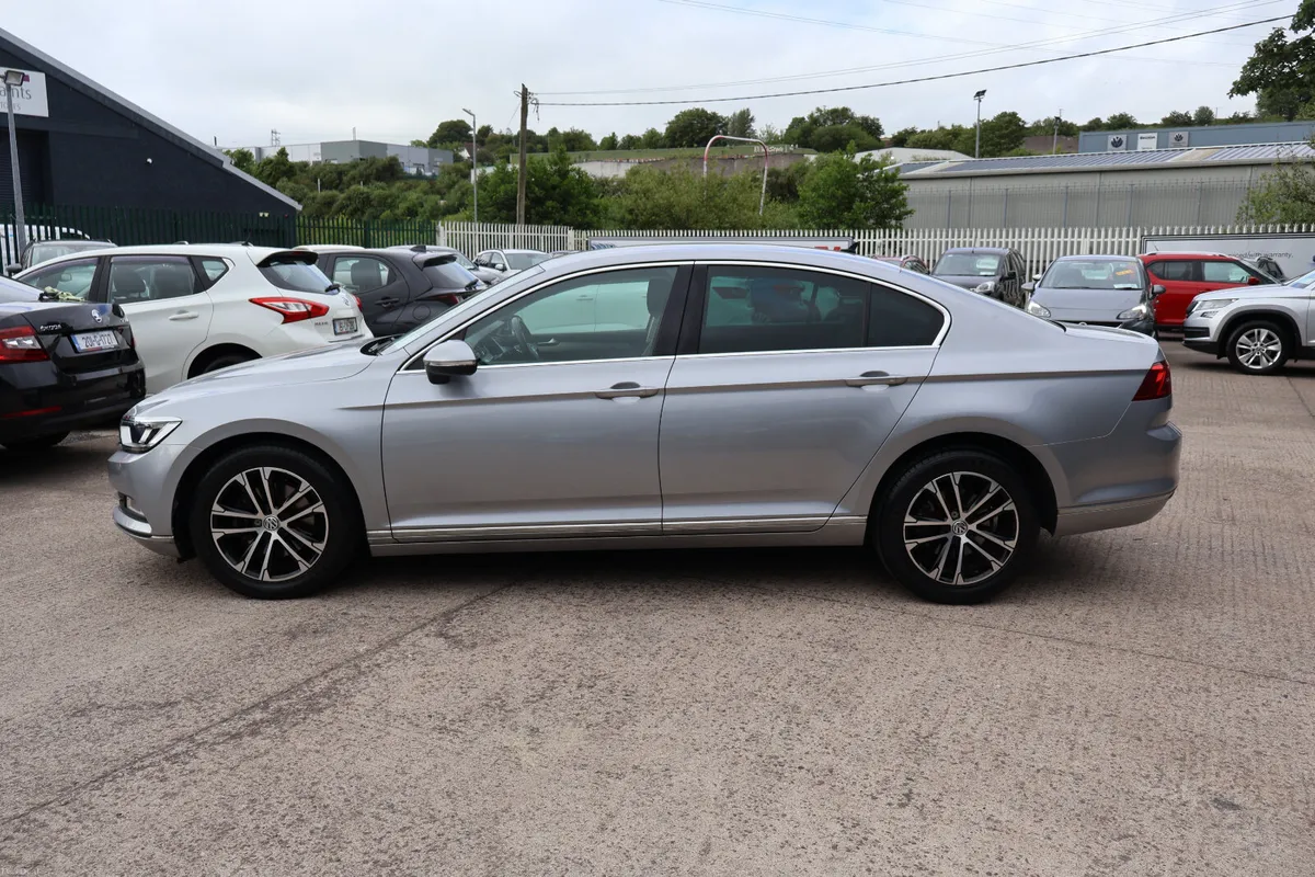 Volkswagen Passat Highline Only 62,000Km 'As New' - Image 5