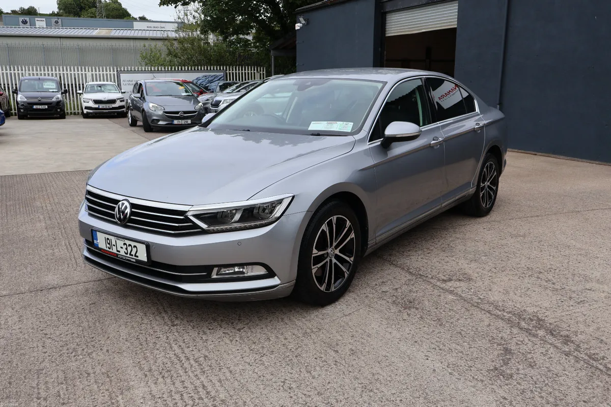 Volkswagen Passat Highline Only 62,000Km 'As New' - Image 4