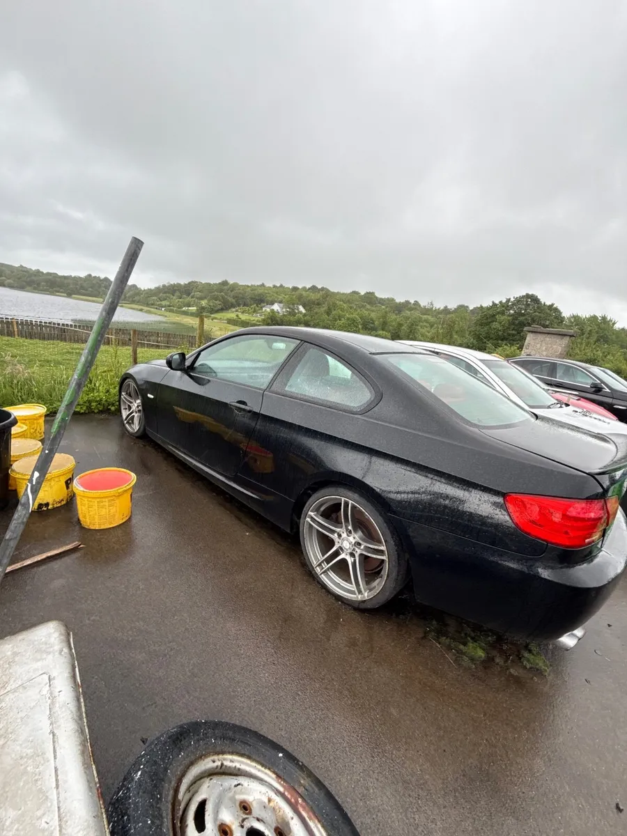 BMW 330d 2011 - Image 4