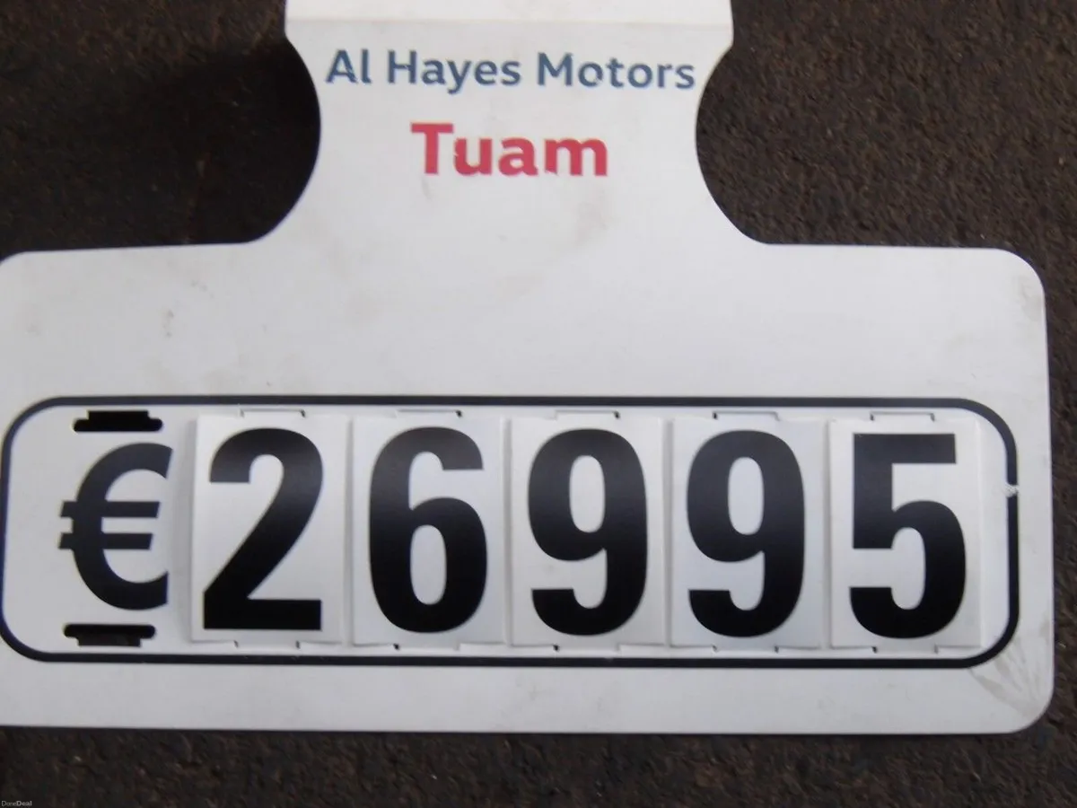 Volkswagen Golf LIFE 2.0 TDI 6SPEED 115BHP ** SAT- - Image 3