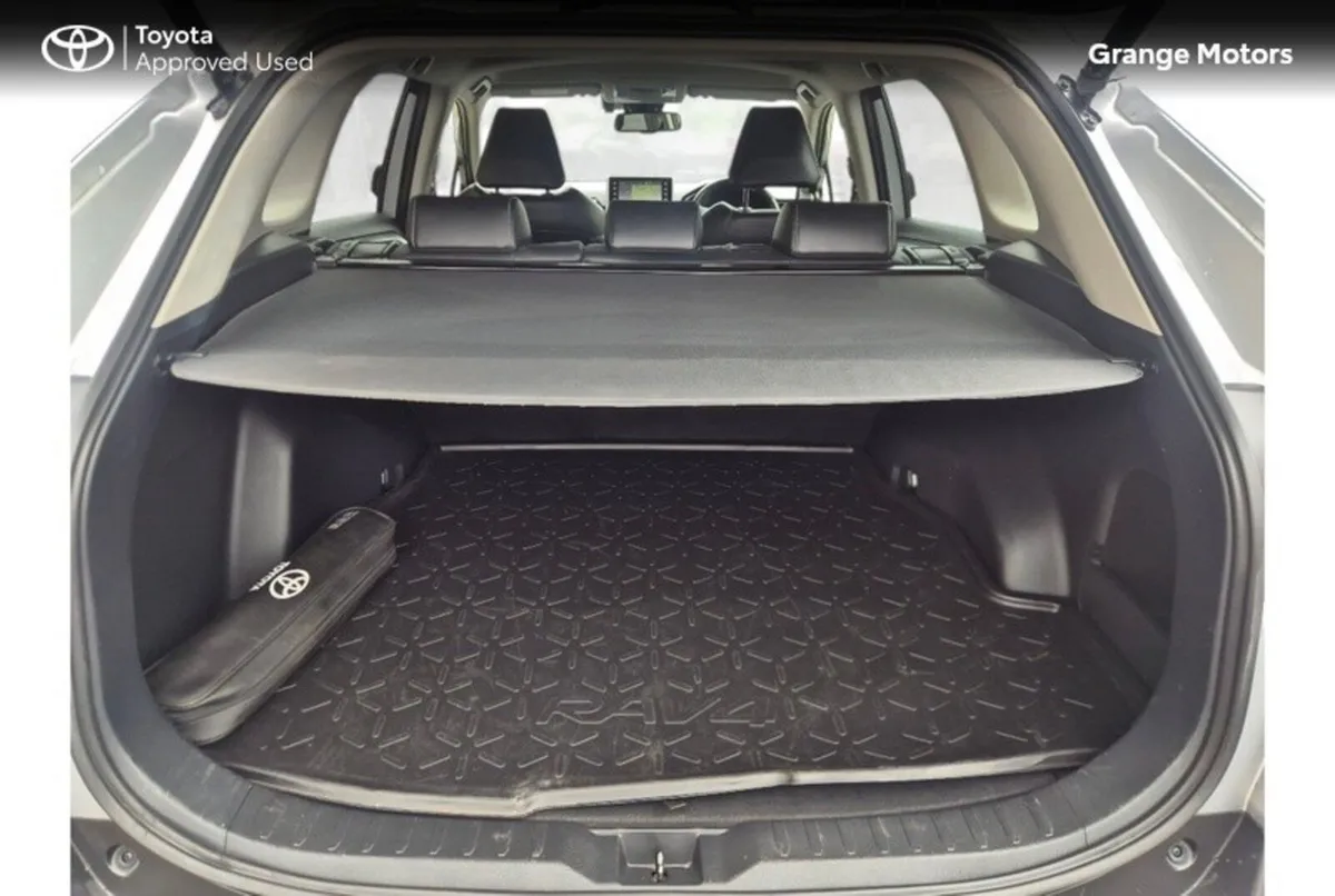 Toyota RAV4 2.5 HYBRID SOL 5DR - Image 6