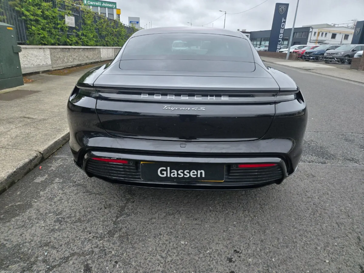 Porsche Taycan 4SPEED 93 KWH /// STUNNING CAR OVER - Image 4