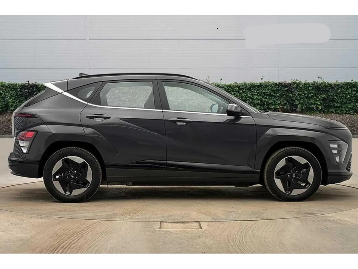 Hyundai KONA ADVANCE EV 65Kw ** LONG RANGE BATTERY - Image 2