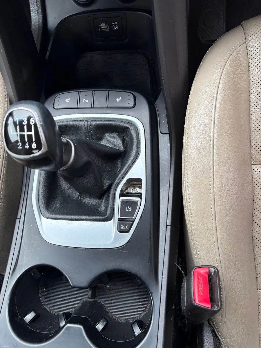 Hyundai Santa Fe 2016 - Image 2